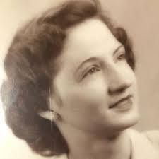 Mabel Chandler's Instagram, Twitter & Facebook