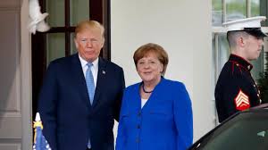 Selbst angela merkel, die sich während der gesamten pressekonferenz bemüht hatte, keine emotionen zu. Angela Merkel Meets Donald Trump At White House