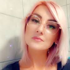 Jedan od najtraženijih parfema za dame🔝 Ljubiteljice ovog parfema, javite  se u komentar! Dovoljno je u komentar tag #economicparfemihrvatska U  nedjelju izvlačimo sretnu dobitnicu! 🎁