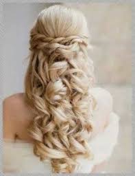 Half Up Half Down Wedding Hairstyles With Tiara And Veil Wedding Hairstyles For Long Hair Wedding Hair Down Unique Wedding Hairstyles