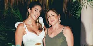 631,139 likes · 275 talking about this. La Mama De Daniela Ospina Le Dio Un Fuerte Regano Por Publicar Este Meme Canal 1