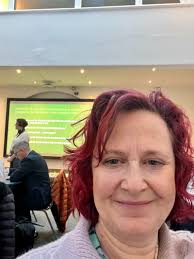 Lisa Linscott's Instagram, Twitter & Facebook