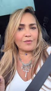 Cada cierre tiene una historia, y esta me llena de orgullo 💛 Elizabeth es  enfermera, siempre dedicada a cuidar de los demás y esta vez, fue su turno  de cumplir su propio