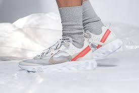Take An On Foot Look At The Nike React Element 87 Turnschuhe Trends Nike Sneaker