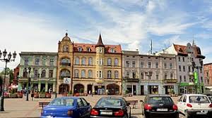 To jest bardzo stare miasto, więc ma się wrażenie, jakby człowiek przeniósł się w dawne czasy. Chelmza Wikipedia