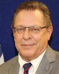 U.S envoy urges journalists to hold govt accountable