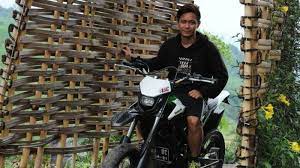 Ia bilang, untuk mengakhiri aksi ini, pihak kepolisian turun untuk mengevakuasi pria tersebut. Ridwan Kamil Naik Motor Trail Keliling Desa Di Majalengka Pemilik Motor Akui Itu Motor Paling Jelek Tribun Jabar