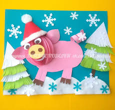 как сделать новогоднюю поделку своими руками в детский сад 2019 Happy New Year Cartoon Pig In Red Holiday Hat Novogodnyaya Otkrytka Applikaciya Svinka Hryushka Detskie Pig Crafts Christmas Crafts For Kids New Year S Crafts