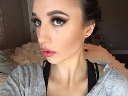 Morgan Andersen (@MissMoMua)