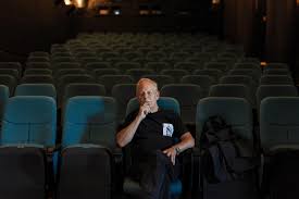 Runt, kendisini soğuk ve duygusuz bir insan yapan rahatsız edici olaylar yaşayan genç bir çocuk olan cal'ın (boyce) hayatını takip eder.4. Corona Film Club Svenska Filmkritikerforbundet