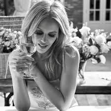 She has been recognised for reinventing herself in music and fashion, for which she is referred to by the european press as the. Best Of Kylie Minogue Thekyliecontent Twitter