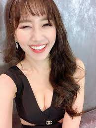 Her father is vietnamese and her mother is korean. After Getting Married Hari Won Increasingly Favors