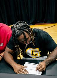 Marcus Lofton (@_1marcuss)