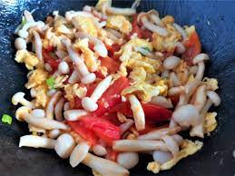 Sautéed White Beech Mushroom With Tomato And Egg - Easyfoodcook