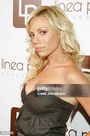 1.540 Donna Rosa Stock Photos, High-Res Pictures, and Images