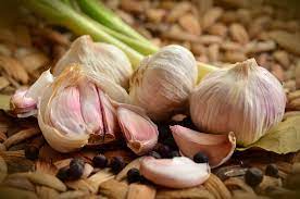 Bawang ini dikenal masyarakat sebagai bumbu dapur yang wajib ada dan sudah menyebar. 7 Khasiat Bawang Putih Untuk Lelaki Dan Wanita Jiwasihat