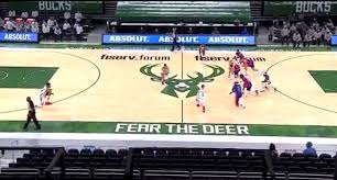 Видео kevin durant with 32 points vs. Bucks And Pistons Take A Knee On The Court After Tipoff