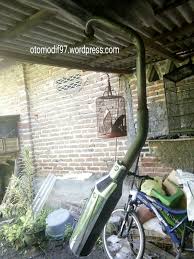 3.knalpot untuk mengurangi polusi udara akibat kendaraan bermotor di gunakan knlapot yang mengunakan bahan dasar platinum.yang berfungsi untuk mengurangi kadar emisi hidrokarbon(ho),karbon monoksida(co),dan nitrogen oksida (nox) dengan cara mengoksida dan merekduksi zat tersebut menjadi co2,h2o dan n2 yang ramah lingkungan. Cat Ulang Knalpot Dengan Cat Tahan Panas Gangsar97