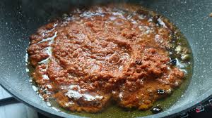 Resepi ayam masak merah yang ini diambil dari blog ana suzana yang dipelajari dari ayahnya yang merupakan seorang tukang masak bagi majlis kenduri kawin yang tersohor di kampung beliau. Ayam Masak Merah Kenduri Kawin Kuala Kurau Azie Kitchen