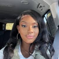 Tina Earle's Instagram, Twitter & Facebook