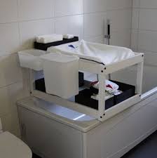 Besuchen sie diese site für details: 8 Badewanne Wickeltisch Ideen Wickeltisch Badewannen Wickelaufsatz Wickeltisch Badewanne