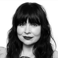 Sarah Kellogg's Instagram, Twitter & Facebook