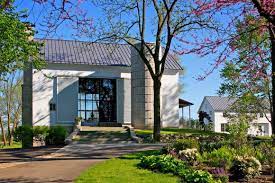 10 Rustic Barn Ideas To Use In Your Contemporary Home Farmhouse Exterior Barn Renovation House Exterior
