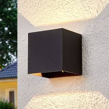 Angular Led Outdoor Wall Lamp Evie En 2020 Applique Murale Exterieur Applique Murale Applique Exterieur