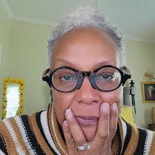 Jennie Devine's Instagram, Twitter & Facebook