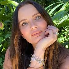 Discover gabrielle anwar's biography, age, height, physical stats, dating/affairs, family and career updates. Who Are Gabrielle Anwar Children Net Worth 2021 Age Husband Height
