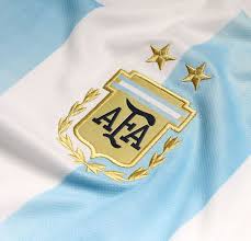 Uno de los mayores símbolos y representaciones de la república el significado del escudo nacional argentino recae en la simbolización del conjunto de unión, gloria y. Equipaciones Y Productos Oficiales De La Seleccion Argentina Foto Marcela Sansalvador Para Futbol Afa Argentina Remeras De Futbol Fondos De Pantalla Deportes
