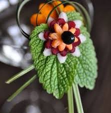 Cocktail Garnieren Cocktail Garnish Cocktail Garnieren Garnish Of Gnt And Cocktails In 2019 Food Garnishes Cocktail Garnish Food Decoration