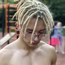 young men with short blonde dreadlocks and undercut undershave dreads curtos cabelo dread cabelo longo masculino blonde dreadlocks blonde dreads dreads styles