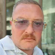 Sebastiano Nastro, 40enne di Pagani era scomparso lunedì 19 maggio. Dopo  giorni di ricerche e segnalazioni tra Ponticelli e Napoli, è stato  ritrovato oggi al Vomero in buone condizioni. Decisivo l'aiuto della