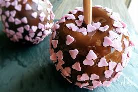 Pommes D Amour Au Chocolat Noir Pomme D Amour Repas Amoureux Pomme D Amour Recette