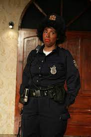 Titlul spectacolului, bârfe, zvonuri şi minciuni, este o foarte bună şi inspirată strategie de marketing. Barfe Zvonuri È™i Minciuni Teatrul NaÅ£ional Bucuresti