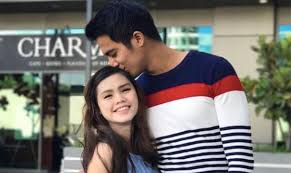 Aliff aziz & bella astillah program dengan konsep realiti dan lebih santai ini merupakan sebuah program. Bella Astillah Uploaded A Photo Clinging A Man S Arm Aliff Aziz Uploaded A Photo With His Ex Wife Coincidence
