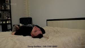 Young Goddess - Facesitting & Headscissors - CamStreams.tv