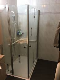 Altersgerechte Dusche Mit Duschkabine Und Haltegriffe Duschkabine Dusche Sanitar