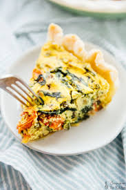 This Easy Vegan Quiche Is Perfect For Your Breakfast Or Brunch The Filling Made With Tofu Is Loaded With Burst Vegan Quiche Vegan Brunch Vegan Recipes Easy