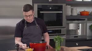 Danny St Pierre Revisite Une Des Recettes Les Plus Aimees Au Quebec La Pate Chinois Tv Dinner Mens Tops Dinner