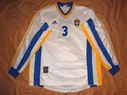 Das trikot habe ich persönlich von hakan erhalten als er noch bei servette spielte. Sweden Fora Camisa De Futebol 1998 1999