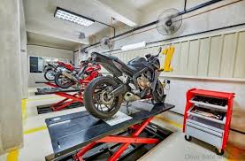Ia diasaskan oleh tan sri dato' loh boon siew pada tahun 1958 setelah berjumpa dengan soichiro honda setelah menyedari potensi besar. Boon Siew Honda Launches Malaysia S First Bigwing Centre