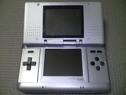 Remake en 3d para nintendo ds de final fantasy legend iii que salió originalmente para nueva entrega de la saga harvest moon para ds con nuevos y viejos personajes y mucho por cultivar. Archivo Nintendo Ds Jpg Wikipedia La Enciclopedia Libre