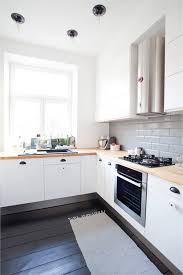 Black And Wood Kitchen Decor Pin By Asia Majstruje On Kitchen White Wood Kitchens White Modern Kitchen Wood Kitchen