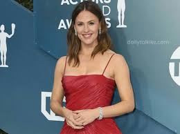 Jennifer garner is being flexible this thanksgiving, because 2020 left certainty behind in march actress jennifer garner is ready to go with the flow this holiday season and embrace the. Jennifer Garner Net Worth 2021 Jennifer Garner Biography Income