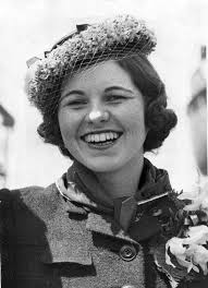 Kennedy graduated from radcliffe college and worked at new york city's metropolitan museum of art, where she met her future husband, exhibit designer edwin schlossberg. John F Kennedy Das Infoportal Zum 35 Pr 228 S