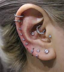 Perth Girls Knows Whats Up Complete Right Ear Makeover Fresh Quadruple Helix Rim Additions By In Cool Ear Piercings Earings Piercings Ear Piercing Studs