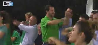 Discover and share the best gifs on tenor. Fabio Rovazzi Fa Ballare Matteo Salvini Video Andiamo A Comandare Conquista La Lega
