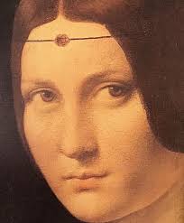 The eyes of Mona Lisa do not sparkle (usually the sparkle is manifested by  a white spot) in spite of the direction of the source of light